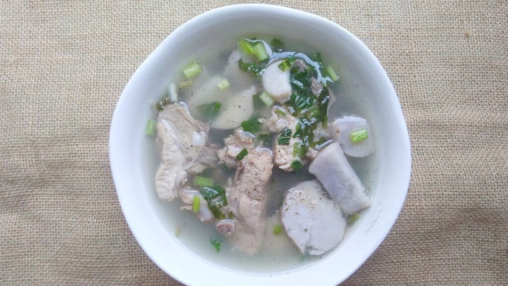 Cách nấu canh khoai sọ hầm xương ngọt nước béo bùi thơm ngon