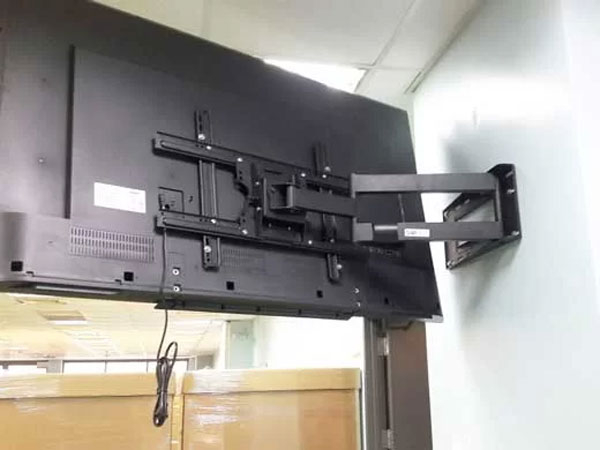 Hướng dẫn cách lắp giá treo tivi xoay tại nhà chi tiết từ A–Z Mới Nhất 2025