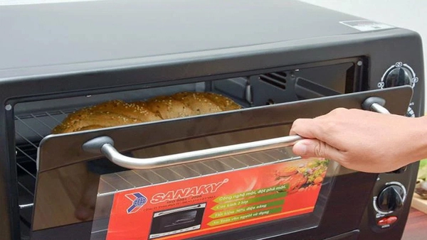 CÓ ĐƯỢC MỞ LÒ NƯỚNG KHI ĐANG NƯỚNG KHÔNG? GIẢI ĐÁP CHI TIẾT TỪ CHUYÊN GIA INOX 2025