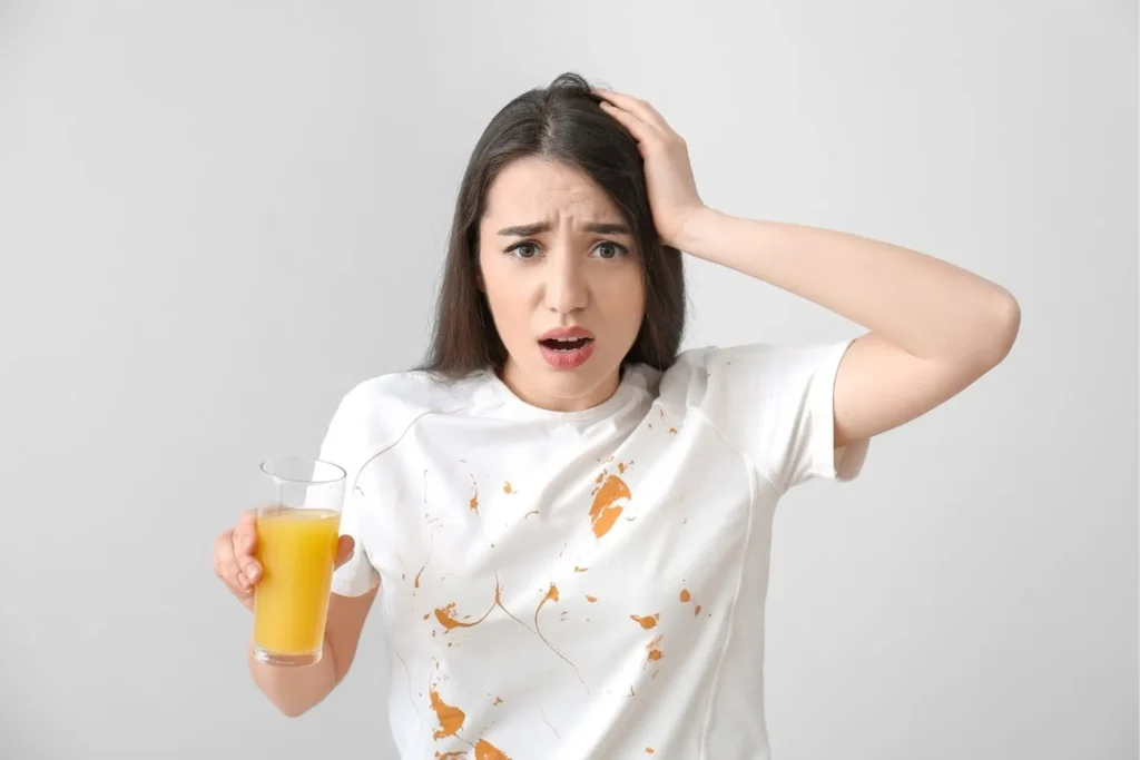 20 cách đánh bay vết bẩn trên áo trắng sạch tinh tươm như mới